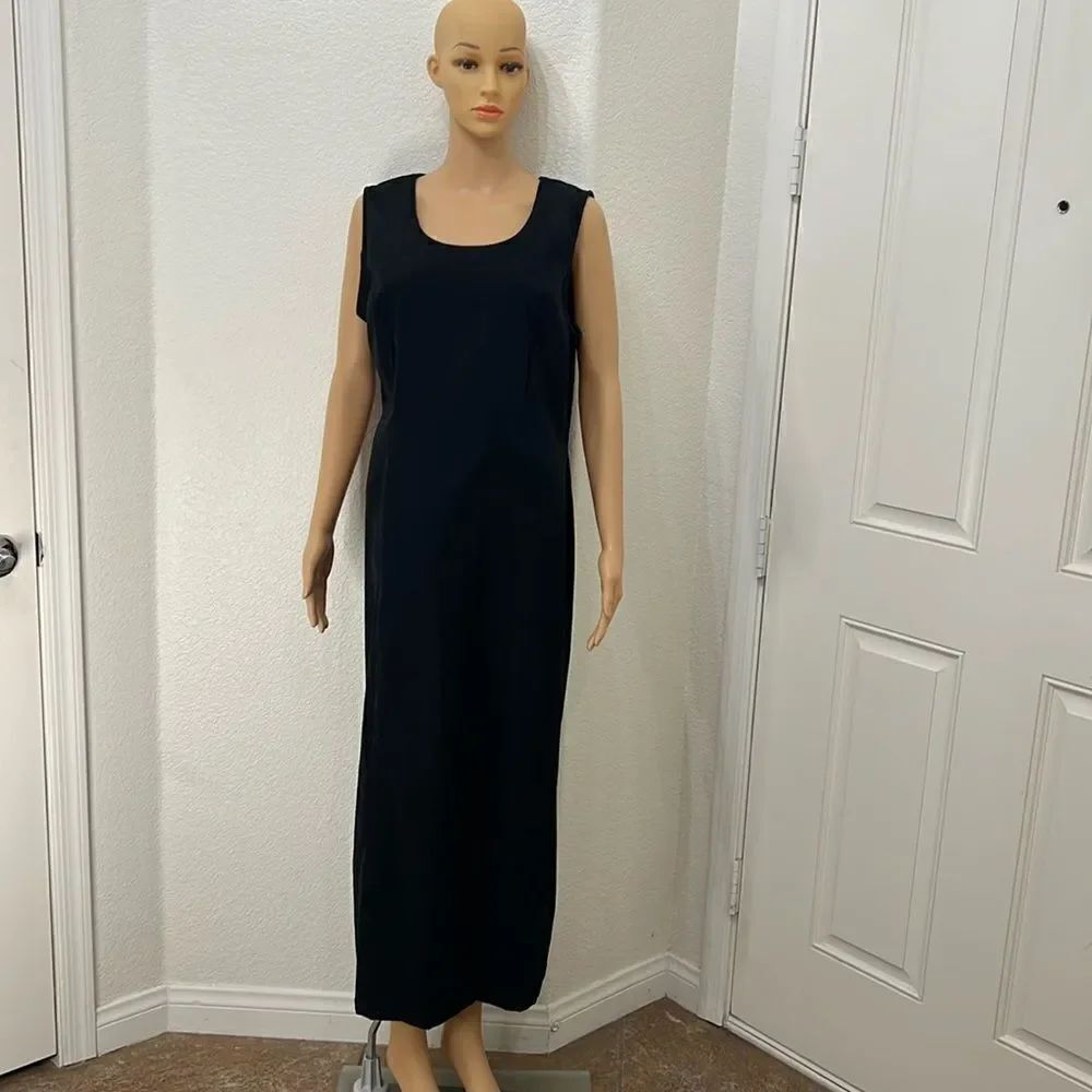 Sheri Matin Woman’s Black Dress Sz 16 Scoop Neck Sleeveless Zippered Maxi